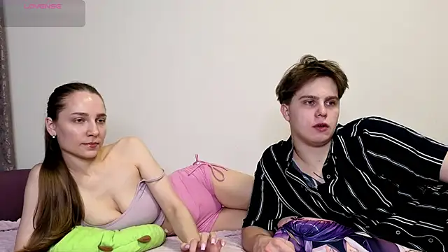 Emily and Ilumi online show from 11-25-25, 07:03