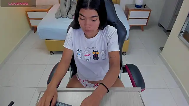 Snapshot of MILEY_JOAS2 chatting on 03-11-25, 07:25 MILEY JOAS2 online show from 03-11-25, 07:25