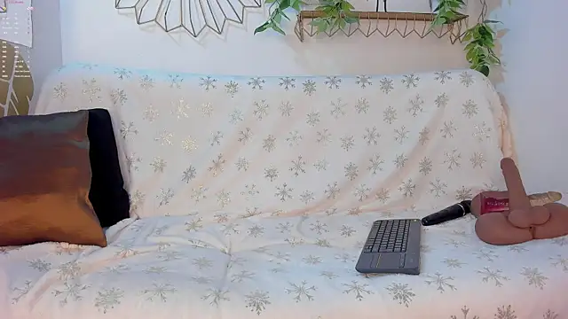 Snapshot of EmmaDuque chatting on 11-12-25, 05:28 EmmaDuque online show from 11-12-25, 05:28