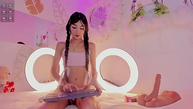 Snapshot of EmmaDuque chatting on 11-23-25, 06:51 EmmaDuque online show from 11-23-25, 06:51