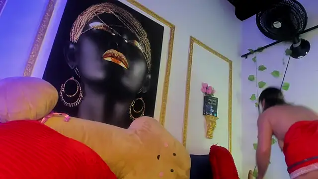 Snapshot of CandyQueenGold chatting on 03-16-25, 01:07 CandyQueenGold online show from 03-16-25, 01:07