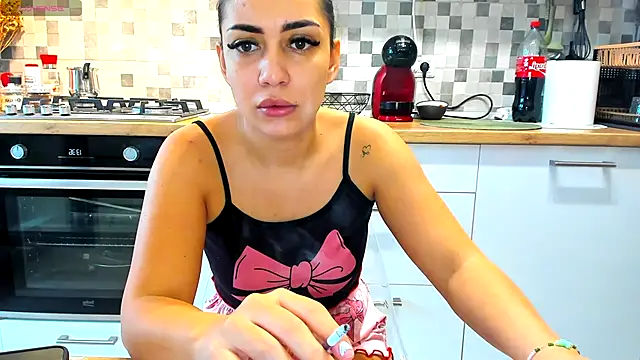 Snapshot of EveEvian chatting on 10-07-25, 10:38 EveEvian online show from 10-07-25, 10:38