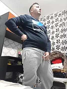 Snapshot of florin421 chatting on 02-21-26, 10:28 florin421 online show from 02-21-26, 10:28