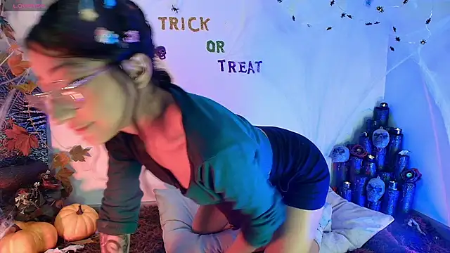 Cloe Leee online show from 10-21-25, 05:29