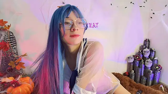 Cloe Leee online show from 10-19-25, 05:21