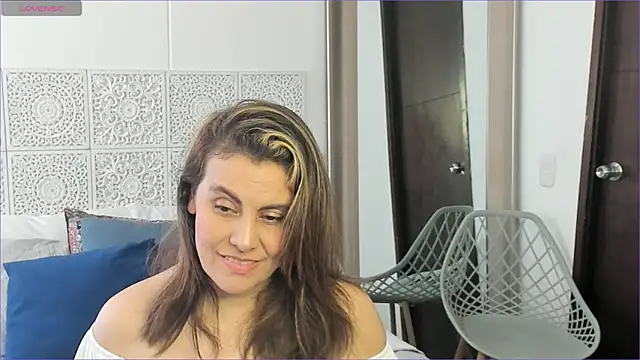 Snapshot of V_monse chatting on 02-15-25, 07:06 V monse online show from 02-15-25, 07:06