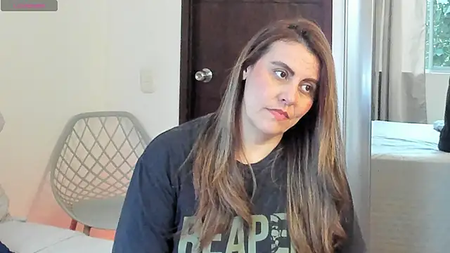 Snapshot of V_monse chatting on 06-02-26, 10:43 V monse online show from 06-02-26, 10:43