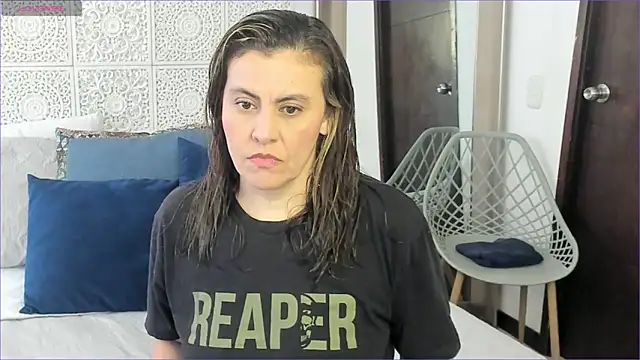 Snapshot of V_monse chatting on 02-16-25, 02:00 V monse online show from 02-16-25, 02:00