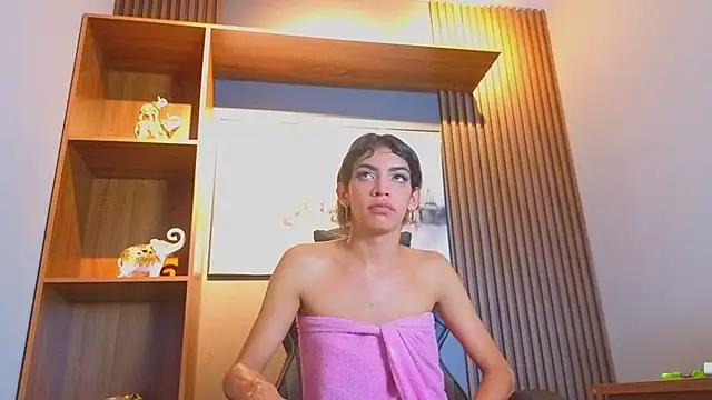 Snapshot of Alahia_Rodriguez chatting on 05-01-26, 03:39 Alahia Rodriguez online show from 05-01-26, 03:39