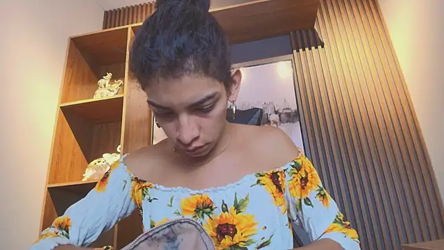 Alahia Rodriguez online show from 03-12-26, 01:48