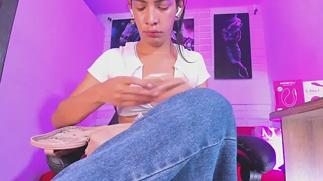 Alahia Rodriguez online show from 11-12-25, 05:50