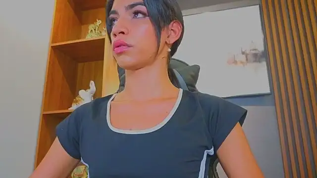 Snapshot of Alahia_Rodriguez chatting on 07-17-26, 07:00 Alahia Rodriguez online show from 07-17-26, 07:00