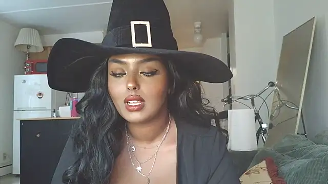 SiminFox online show from 10-31-25, 07:43