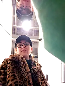 Snapshot of Ulyana72882 chatting on 12-23-24, 02:50 Ulyana72882 online show from 12-23-24, 02:50