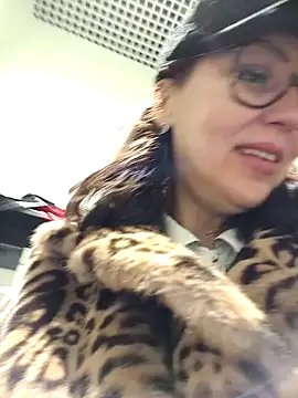 Snapshot of Ulyana72882 chatting on 12-17-24, 12:22 Ulyana72882 online show from 12-17-24, 12:22