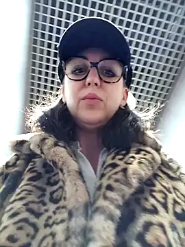 Snapshot of Ulyana72882 chatting on 12-17-24, 03:38 Ulyana72882 online show from 12-17-24, 03:38