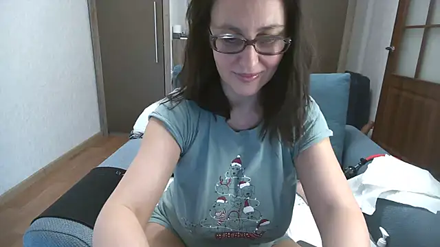 Snapshot of Ulyana72882 chatting on 02-09-25, 04:40 Ulyana72882 online show from 02-09-25, 04:40