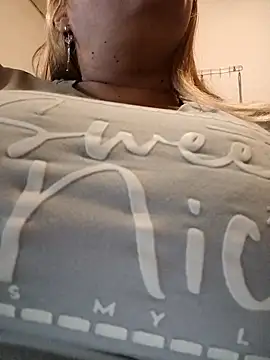 Snapshot of EllisW8 chatting on 02-04-26, 11:27 EllisW8 online show from 02-04-26, 11:27