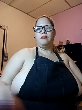 EllisW8 online show from 04-19-26, 02:18