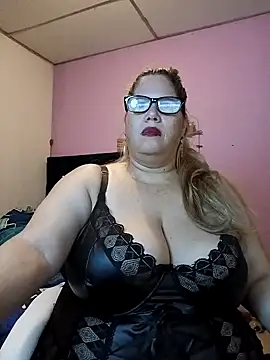 Snapshot of EllisW8 chatting on 02-03-26, 11:04 EllisW8 online show from 02-03-26, 11:04