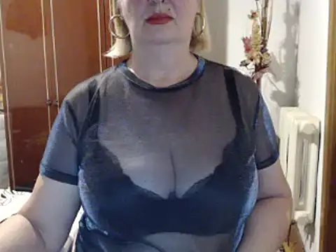 Snapshot of Secretfox chatting on 10-11-25, 03:07 Secretfox online show from 10-11-25, 03:07