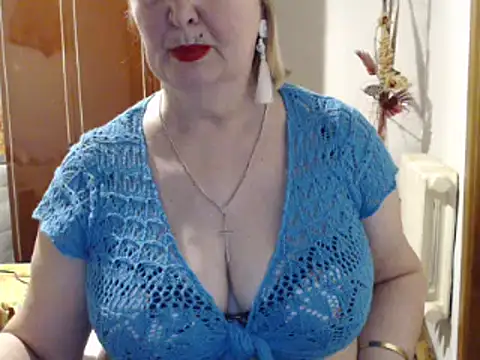 Snapshot of Secretfox chatting on 03-08-25, 11:27 Secretfox online show from 03-08-25, 11:27