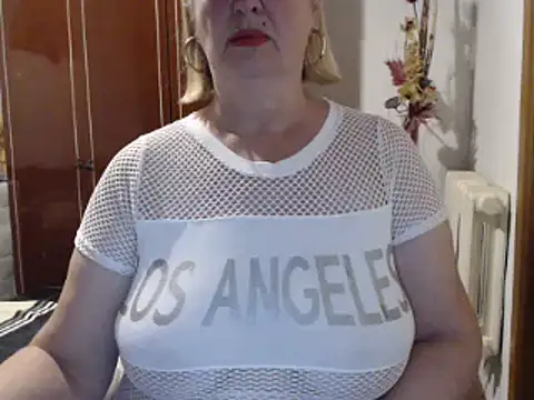 Snapshot of Secretfox chatting on 09-30-25, 05:46 Secretfox online show from 09-30-25, 05:46