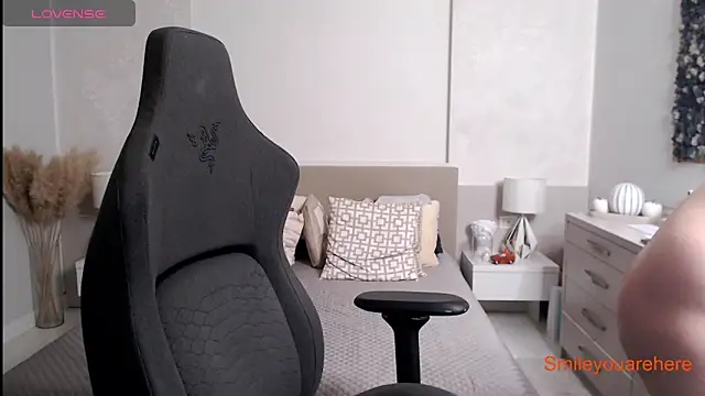 Smileyouarehere online show from 10-21-25, 01:38
