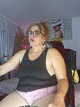 Snapshot of evelin_hott chatting on 02-26-25, 06:51 evelin hott online show from 02-26-25, 06:51