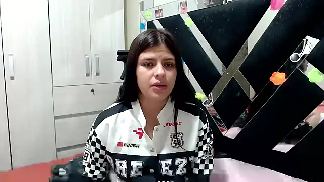 Snapshot of katery_wok11 chatting on 06-23-26, 12:19 katery wok11 online show from 06-23-26, 12:19