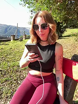 Snapshot of Mia_Railey chatting on 10-25-25, 01:12 Mia Railey online show from 10-25-25, 01:12
