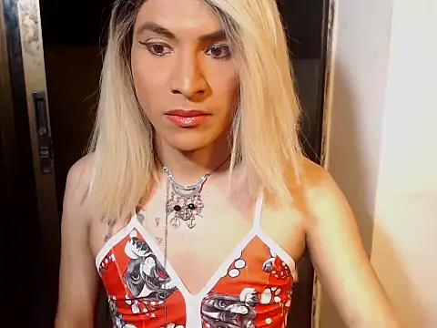 Snapshot of HugeDanex chatting on 11-15-25, 04:49 HugeDanex online show from 11-15-25, 04:49