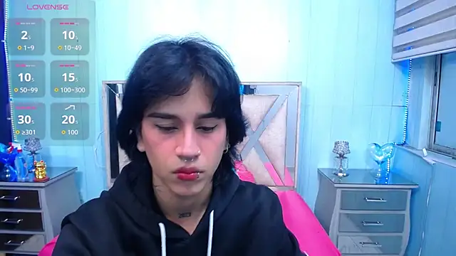 Snapshot of alex_477 chatting on 06-04-26, 11:37 alex 477 online show from 06-04-26, 11:37
