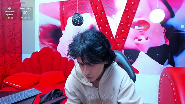 Snapshot of alex_477 chatting on 07-04-26, 11:38 alex 477 online show from 07-04-26, 11:38