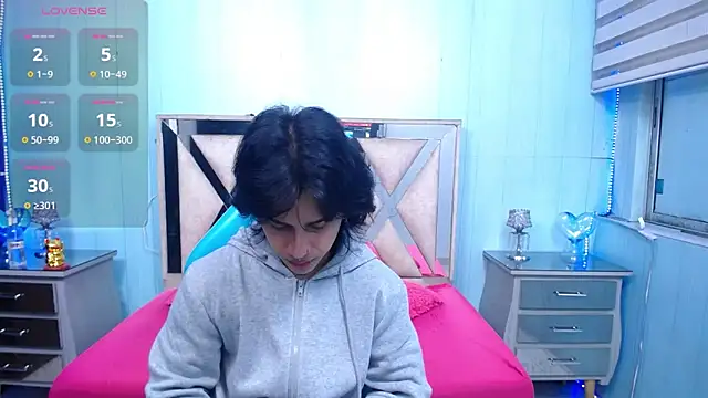 Snapshot of alex_477 chatting on 06-15-26, 11:32 alex 477 online show from 06-15-26, 11:32