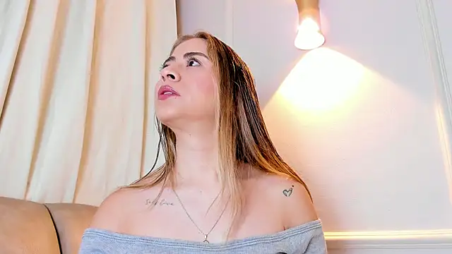 Lia walton online show from 12-22-25, 12:05