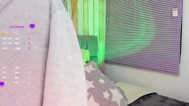 Snapshot of Gigi-bom chatting on 03-11-25, 05:24 Gigi-bom online show from 03-11-25, 05:24
