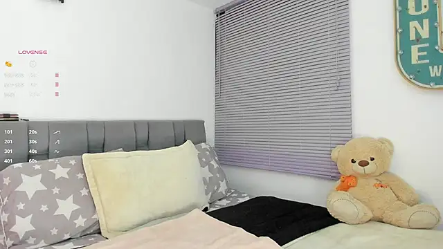 Snapshot of Gigi-bom chatting on 09-12-25, 12:33 Gigi-bom online show from 09-12-25, 12:33