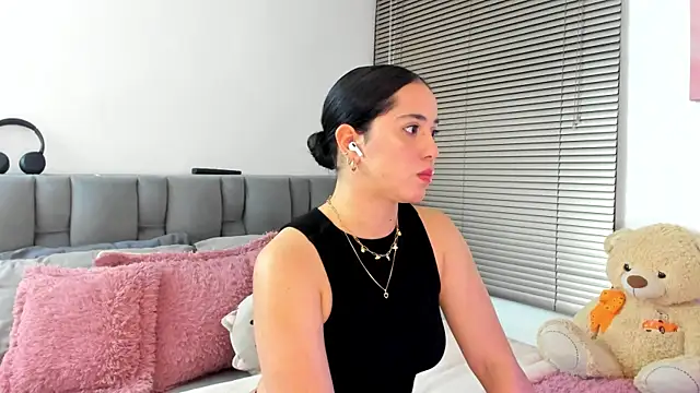 Gigi-bom online show from 11-15-25, 12:03