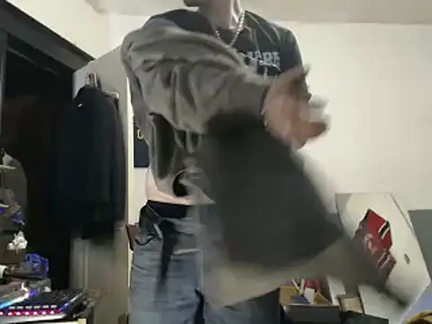 Snapshot of sledge901 chatting on 02-18-25, 09:53 sledge901 online show from 02-18-25, 09:53