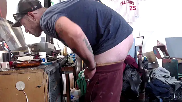 Snapshot of sledge901 chatting on 11-15-25, 03:38 sledge901 online show from 11-15-25, 03:38