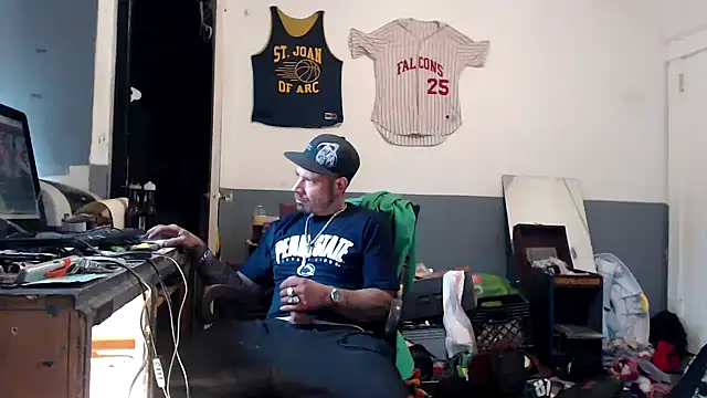 Snapshot of sledge901 chatting on 10-18-25, 05:37 sledge901 online show from 10-18-25, 05:37