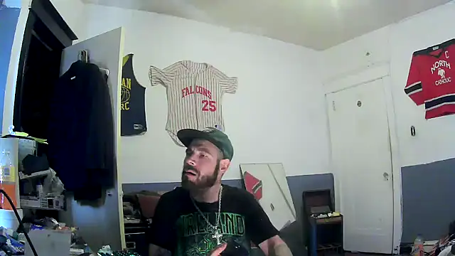 Snapshot of sledge901 chatting on 02-13-25, 06:37 sledge901 online show from 02-13-25, 06:37