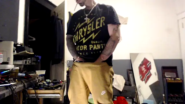 Snapshot of sledge901 chatting on 01-07-25, 05:54 sledge901 online show from 01-07-25, 05:54