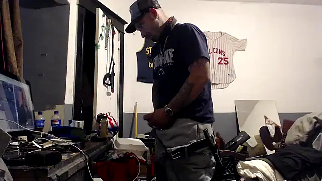 Snapshot of sledge901 chatting on 11-11-25, 04:29 sledge901 online show from 11-11-25, 04:29