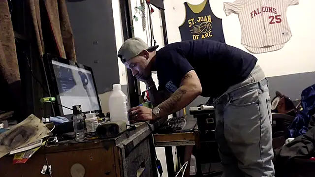 Snapshot of sledge901 chatting on 11-07-25, 12:04 sledge901 online show from 11-07-25, 12:04