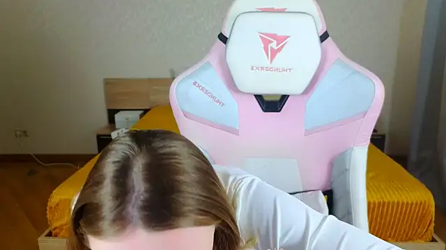 Cowell Adelina online show from 12-15-25, 09:26