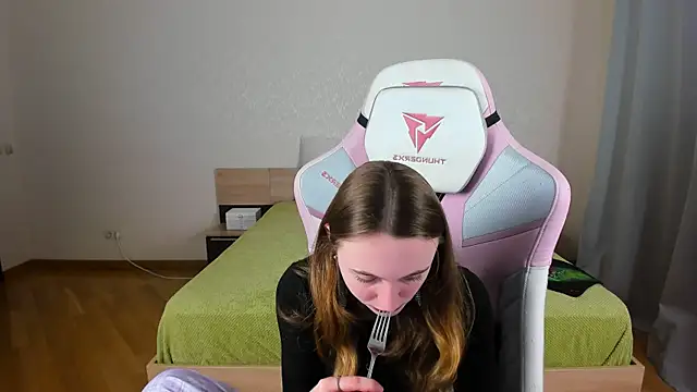 Cowell Adelina online show from 11-29-25, 09:31