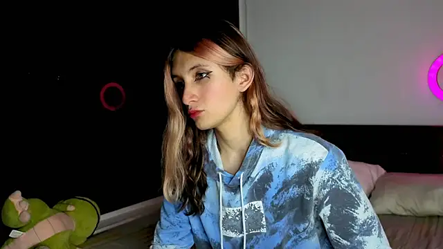 Snapshot of Feniix__ chatting on 07-08-26, 05:52 Feniix online show from 07-08-26, 05:52