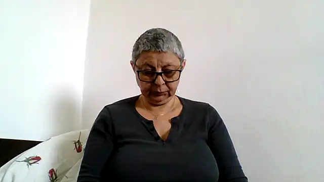 roseblak42 online show from 05-01-26, 12:43